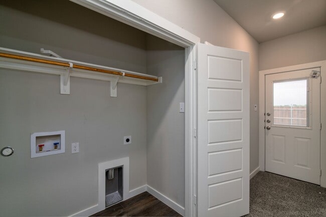 Building Photo - 612 Harvest Moon Dr