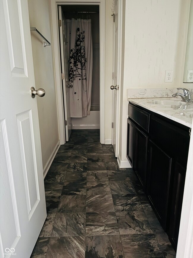 Building Photo - 822 Blue Ash Trail