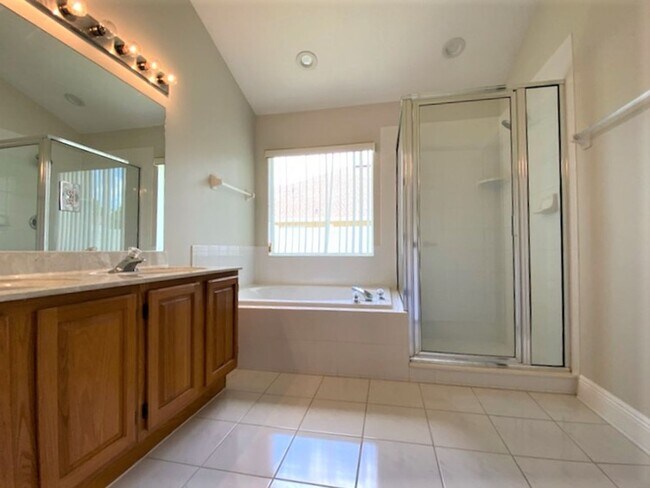 Building Photo - Beautiful 3 Bedroom Home in Ormond Beach!