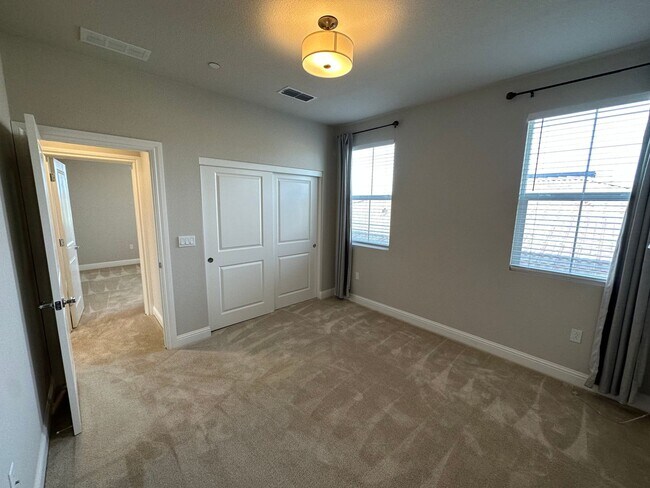 Building Photo - 264 Mabel Josephine Dr
