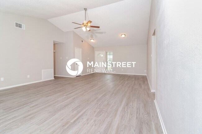 Building Photo - 3 Bedroom Pet-Friendly Home in Flower Mound, TX with Main Street Renewal