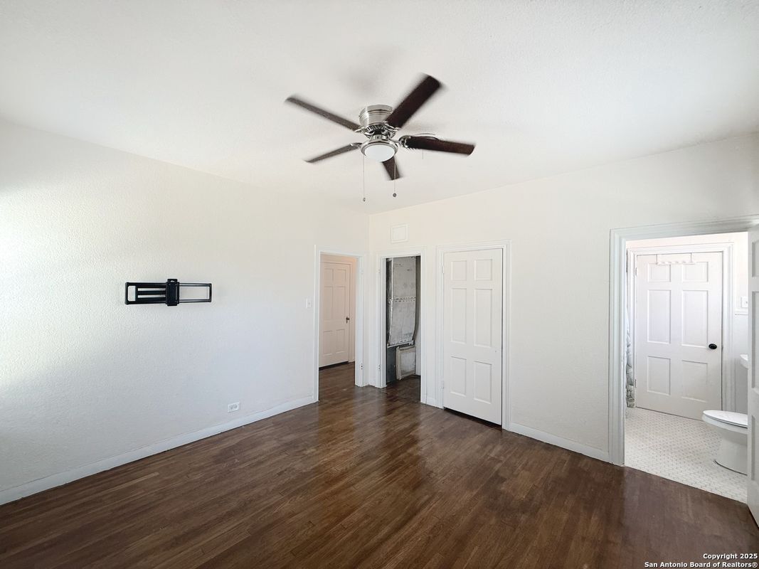 Building Photo - 1214 Sutton Dr