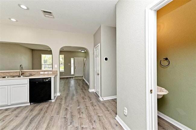 Building Photo - 1227 Cardigan St