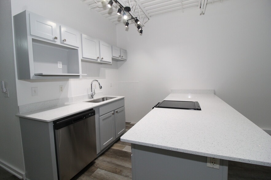 Building Photo - Molly Court