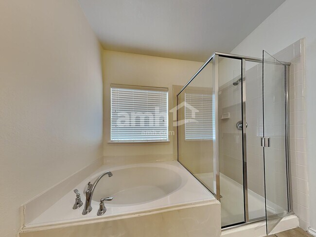 Building Photo - 1083 Carpenter Ct
