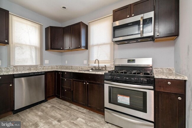 Building Photo - 5202 Nuth Ave