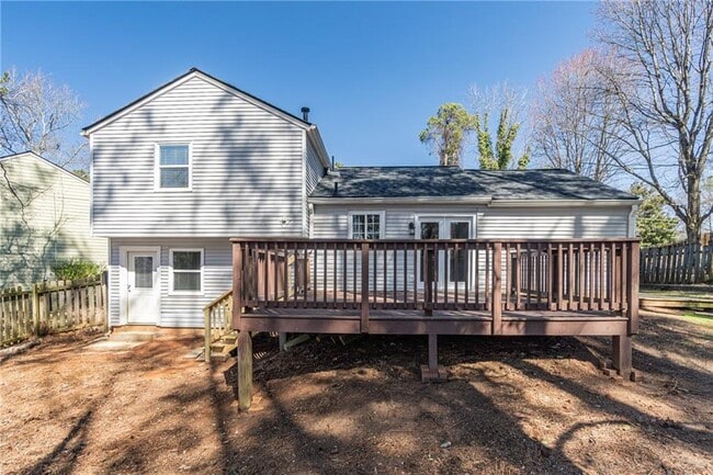 Building Photo - 210 Littlewick Way