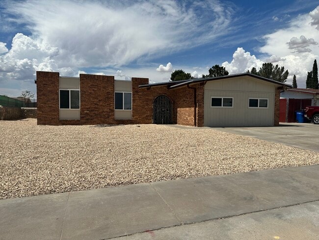 Building Photo - 2205 Anise Dr