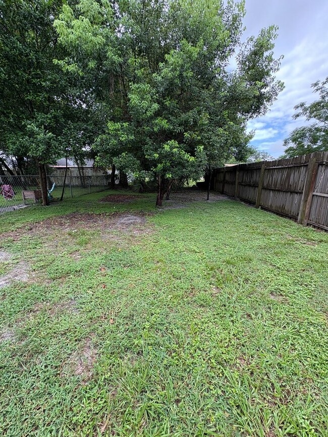Building Photo - Renovated 3 bedroom house in the heart of ...