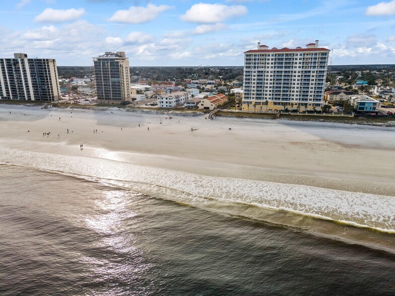 Building Photo - 1107 1st St S