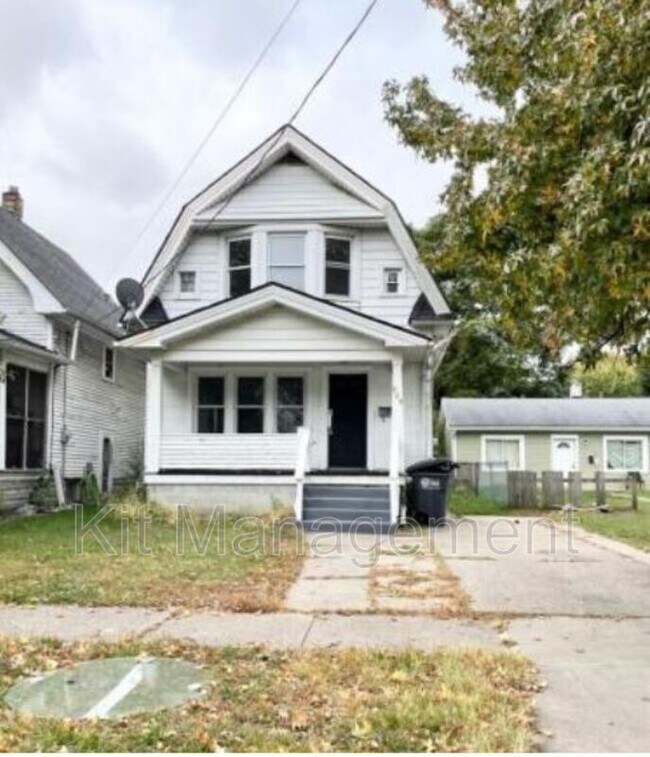 Primary Photo - 828 Toronto Ave