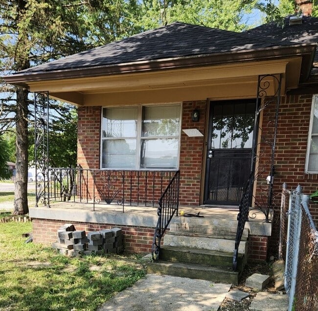 Building Photo - Duplex