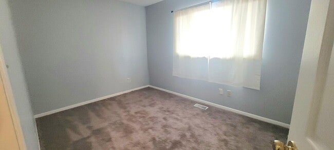 Building Photo - 4 Bedroom 1.5 bath in Argenta Oreana School District!