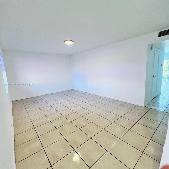 Building Photo - 5721 Blueberry Ct