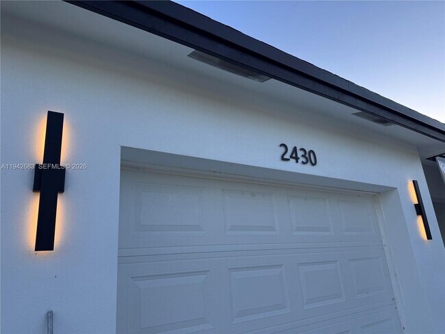 Building Photo - 2430 NW 22nd Rd