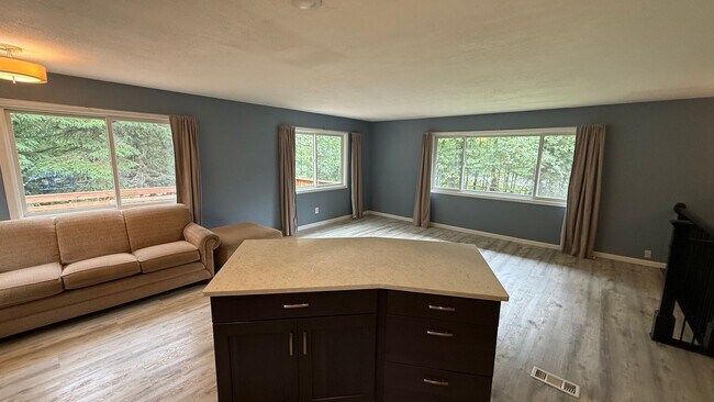 Building Photo - 20251 Eagle River Rd