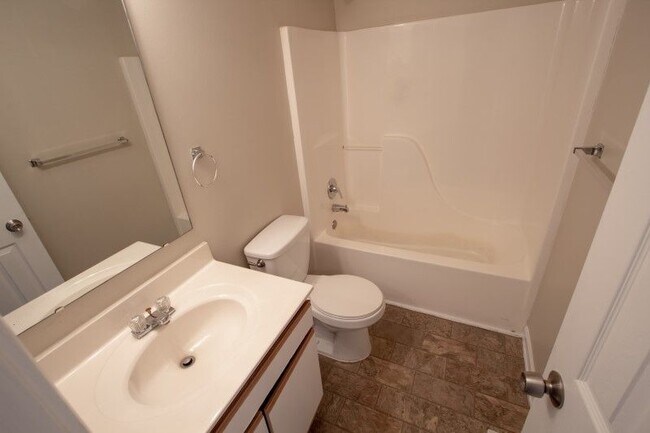 Building Photo - Beautiful 2 Story in Pike Township