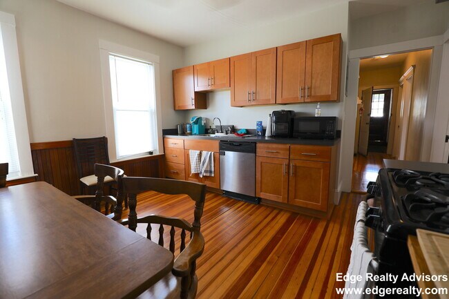 Building Photo - 39 Foster St