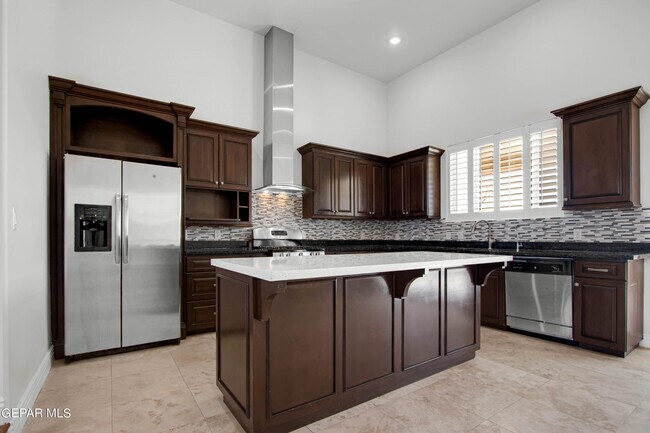 Building Photo - 2205 Hacienda Rey Dr