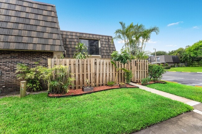 Building Photo - 1534 Forest Lakes Cir