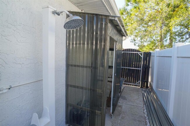 Building Photo - 929 Lantana Ave