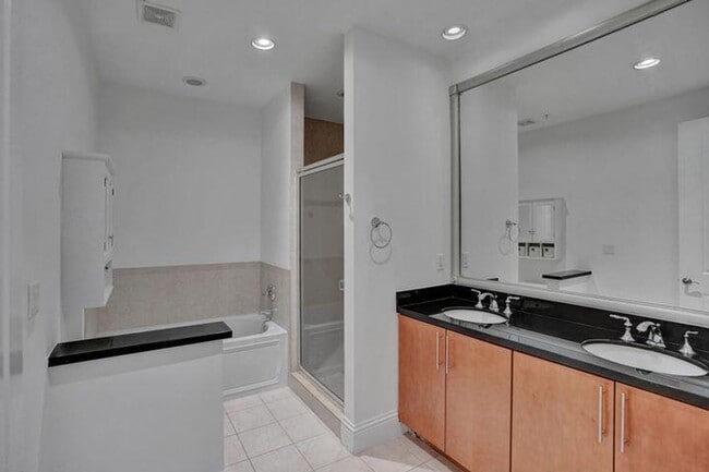 Building Photo - 3120 E Latitude Cir