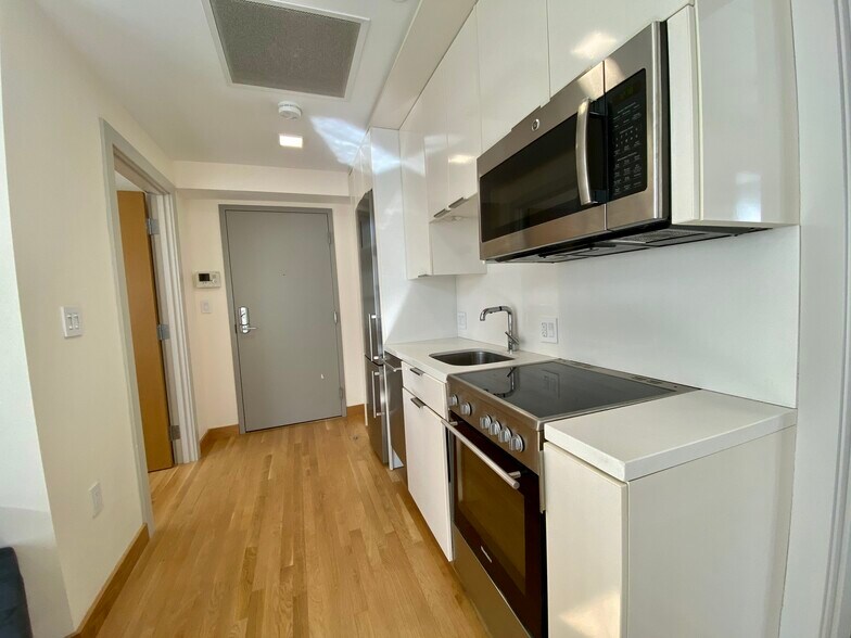 Unit 15 - 115 Mt Auburn (Fully Furnished)