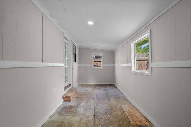Building Photo - 10118 Norvic St