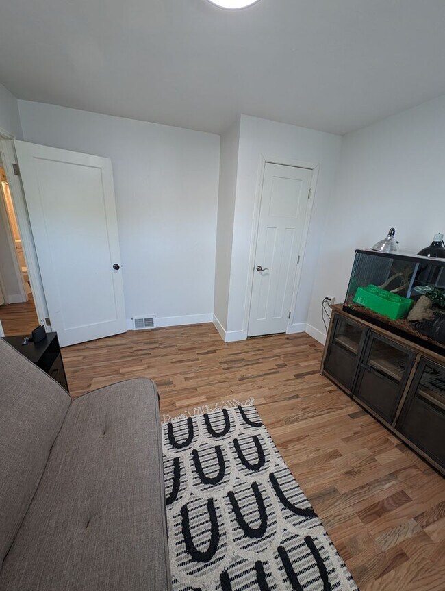 Building Photo - Updated 3 Bedroom Charmer in the Heart of ...