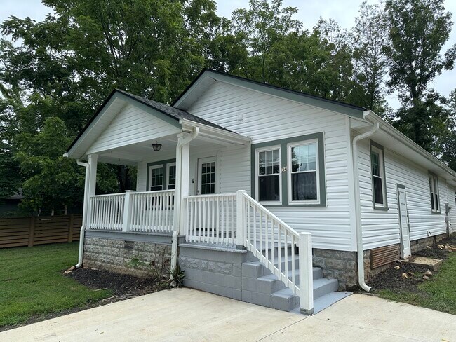 Primary Photo - 34 Rock Hill Rd Ext