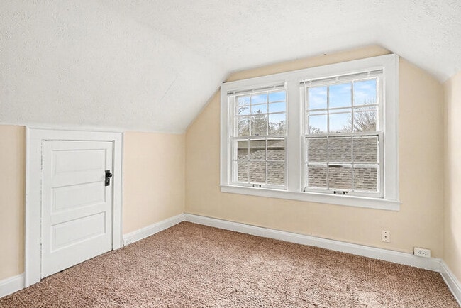 Building Photo - Charming Three Bedroom Home in a Convenient Location