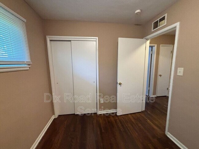 Building Photo - 4984 OH-122