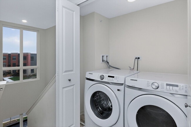 Building Photo - 1276 Lakepointe Dr