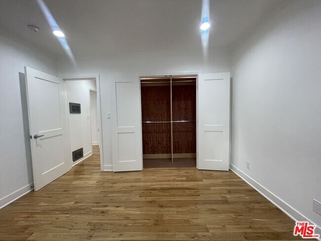 Building Photo - 1126 N Formosa Ave
