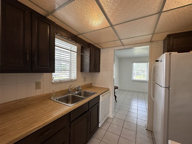 Building Photo - "Charming 3-Bed, 2-Bath in North Port!"