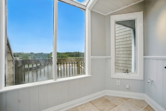 Building Photo - 100 Pinewood Rd