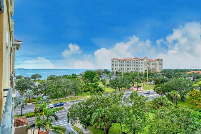 Primary Photo - 1064 N Tamiami Trl