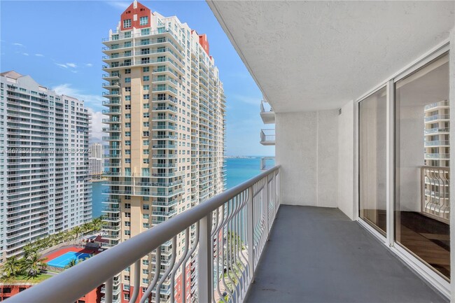 Building Photo - 1200 Brickell Bay Dr