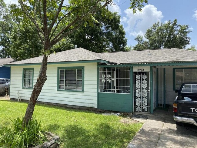 Building Photo - 8914 Linda Vista Rd