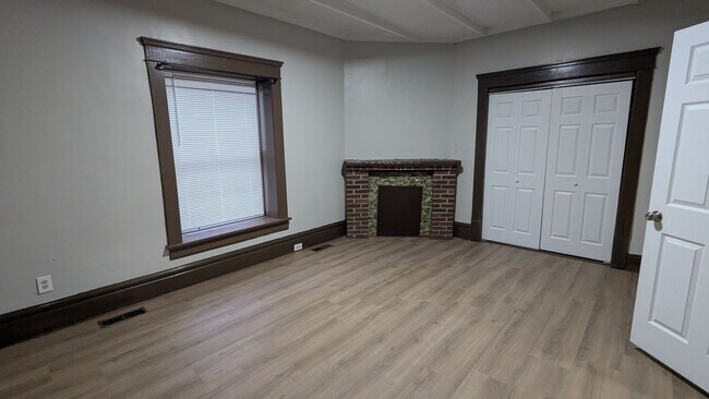 Building Photo - 793 Boulevard St