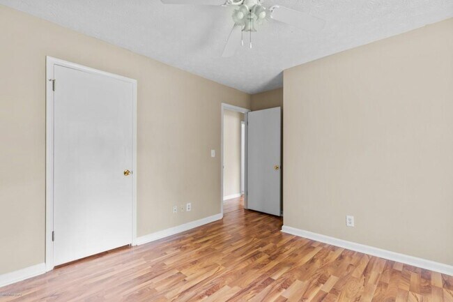 Building Photo - 625 Oxford Hall Dr SW