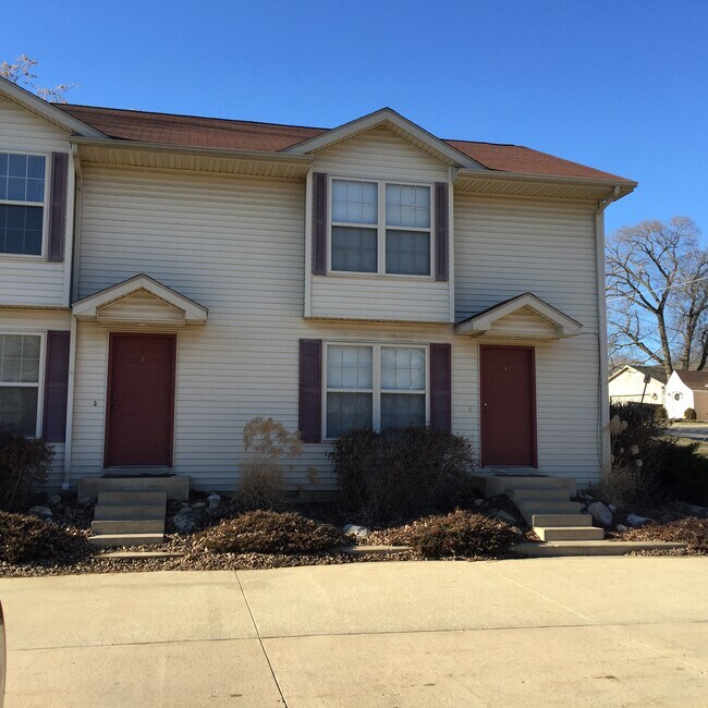 End unit - 405 Franklin St