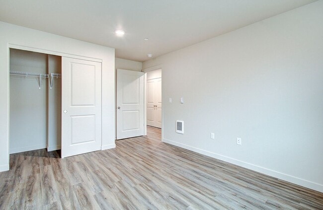 Building Photo - Luxury Apartment Homes at The 404 on 117th – Now Leasing!