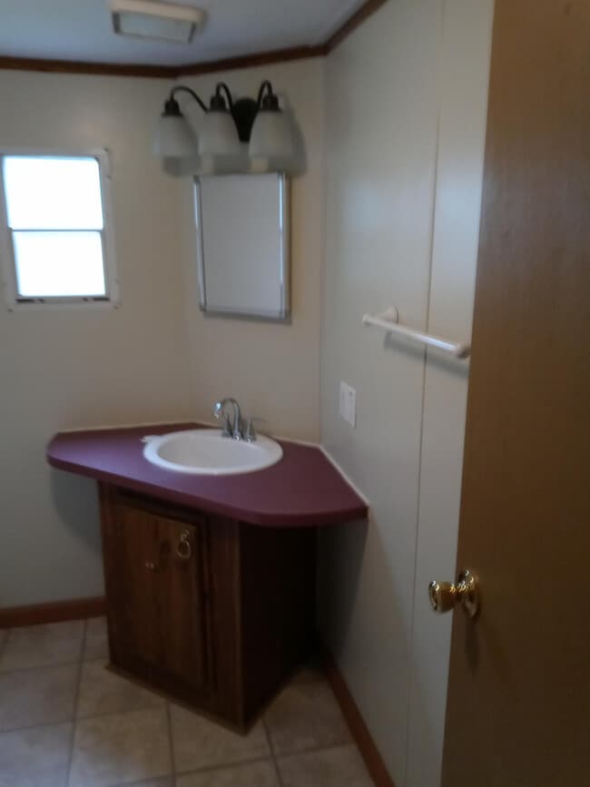 Building Photo - 719 Golden Point