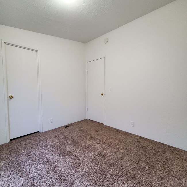 Building Photo - Pet Friendly 3 Bed : 2Bath Home w/ a Carport
