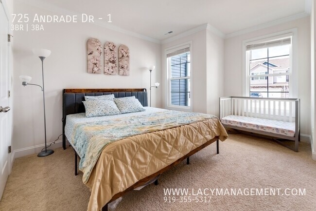 Building Photo - 725 Andrade Dr