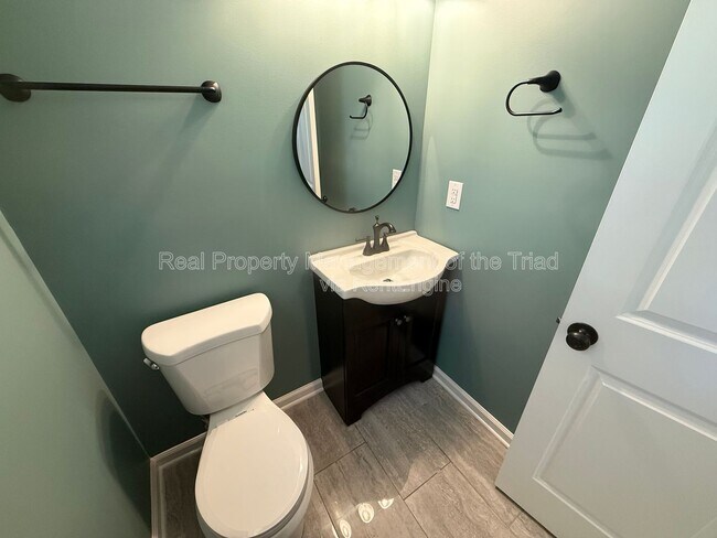 Building Photo - 600 Tipperary Dr