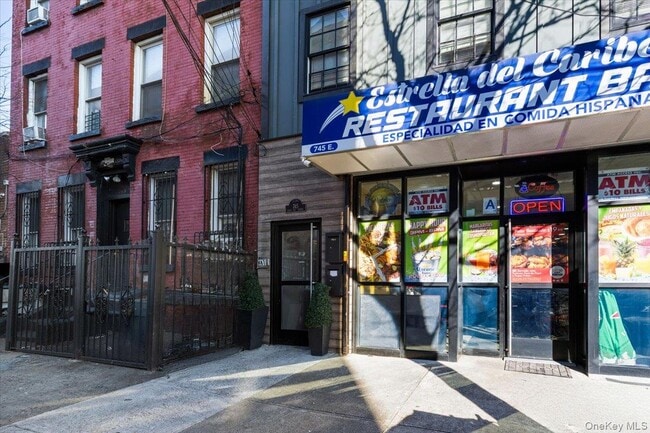 Building Photo - 745 E 136th St