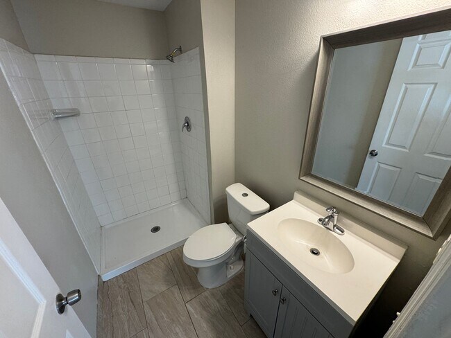 Building Photo - Spacious 4-Bedroom Home with 3 Full Baths in Whispering Trails – Pet Friendly!