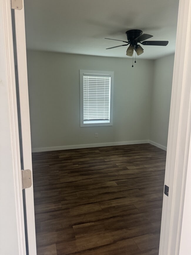 Building Photo - 114 S Elm St